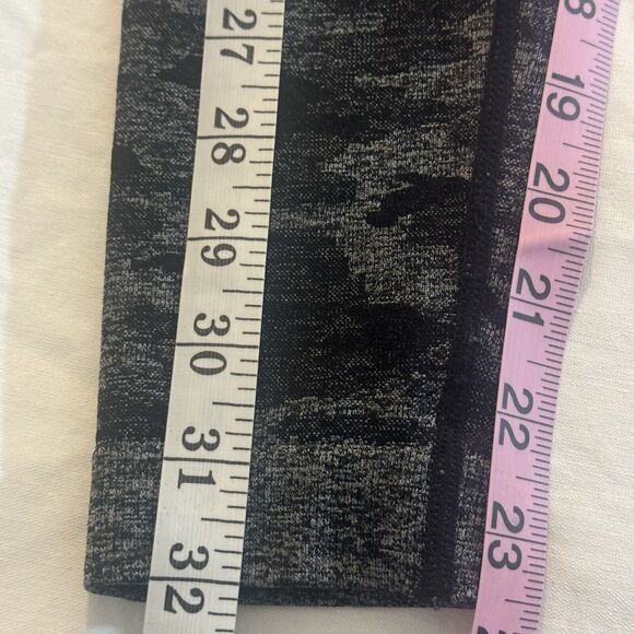 Gymshark Womens Leggings Size Medium Gray Camo Activewear Gym Sporty Workout - Picture 15 of 16